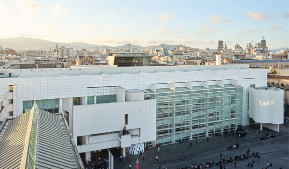 MACBA Barcelona building by Richard Mei